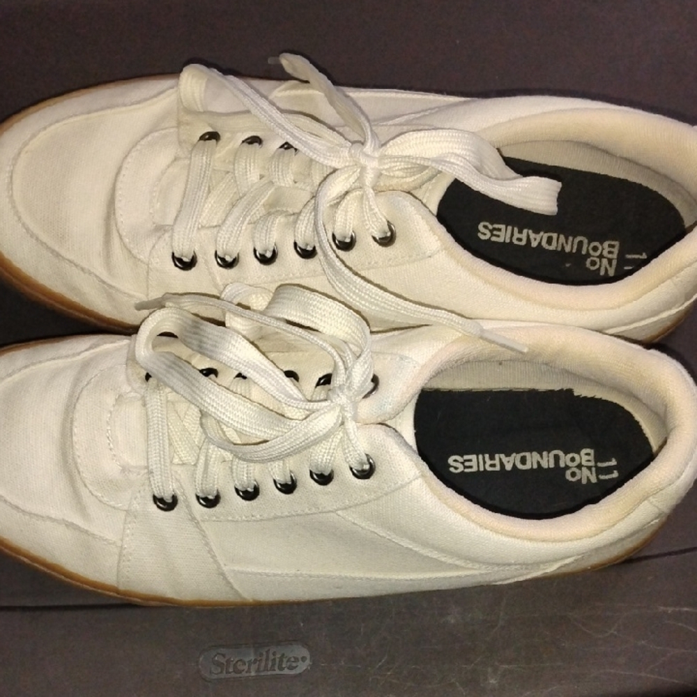 No Boundaries White Canvas Men’s Lace-Up Sneakers